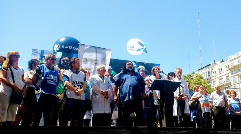 Fue masiva la protesta de los docentes en Plaza de Mayo